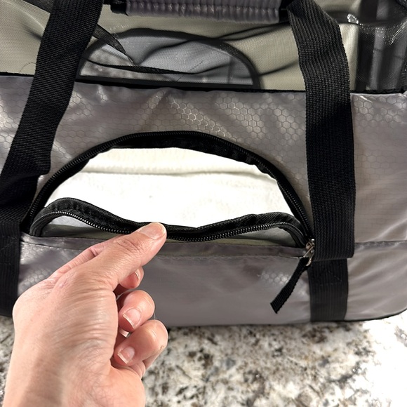 Spyder brand small dog carrier - Picture 6 of 8